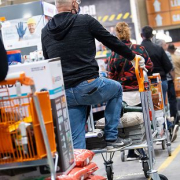 Germania nemti coada supermarket pandemie coada Germania supermarket bricolaj pandemie