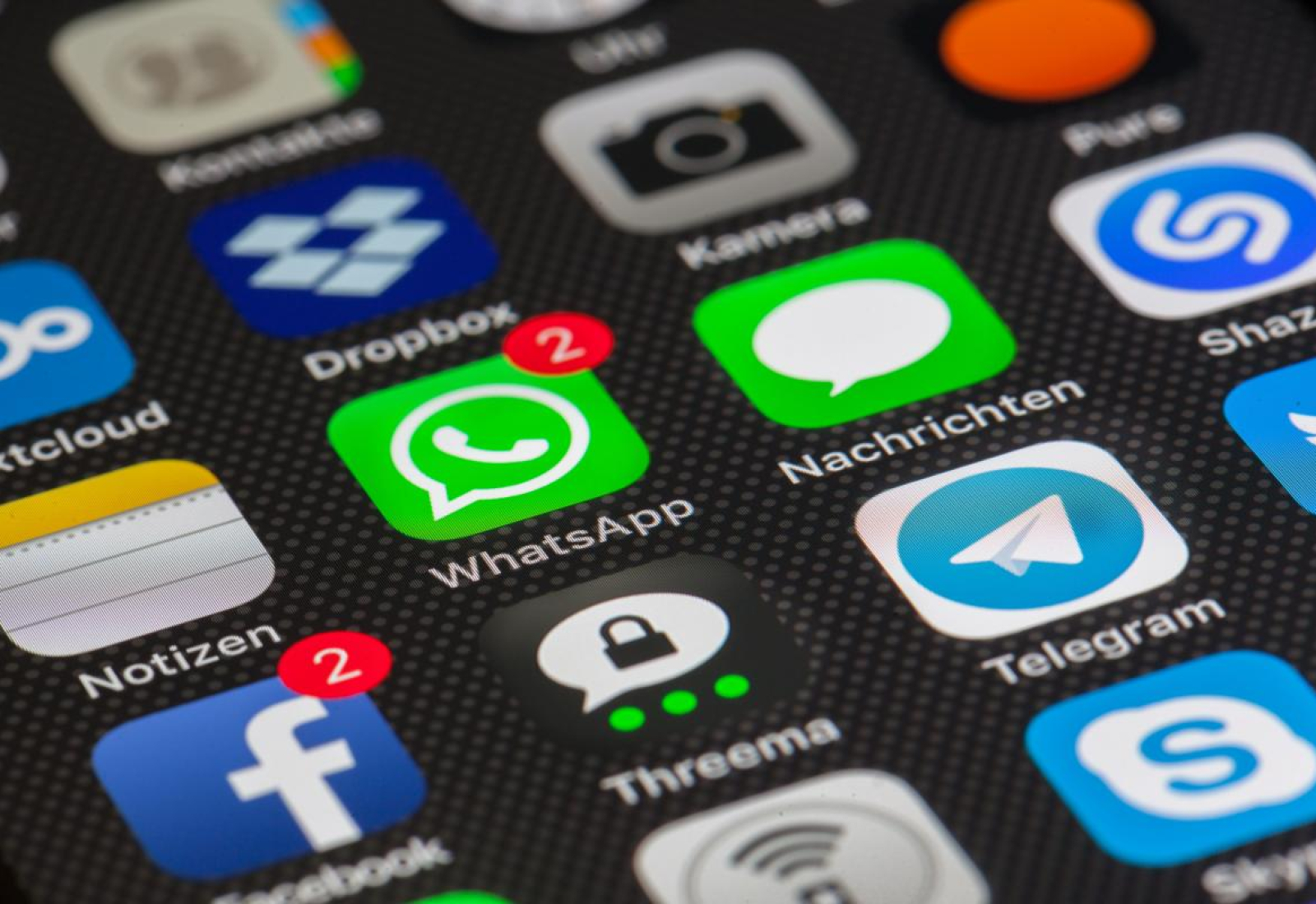 internet-whatsapp-smartphone-stockpack-pixabay.jpg app covid-19