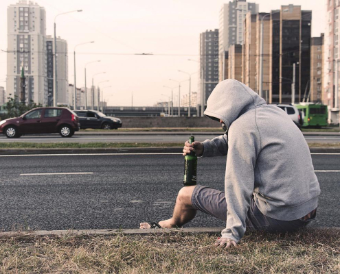 on-the-street-road-street-stockpack-pixabay.jpg bărbat singur lonely man road urban life