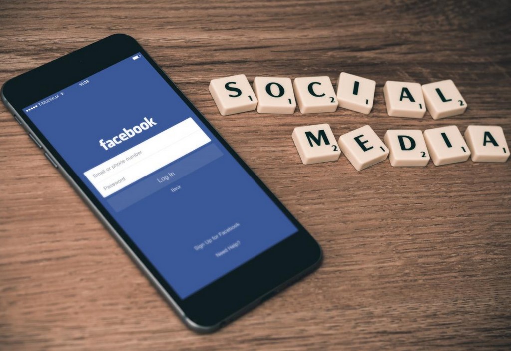 social-media-facebook-smartphone-stockpack-pixabay.jpg social media, facebook, smartphone