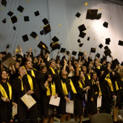 absolventi studenti