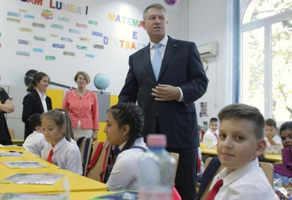 Klaus Iohannis la scoala Klaus Iohannis La Scoala