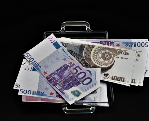money-suitcase-paper-money-play-money-stockpack-pixabay.jpg money suitcase, paper money, play money