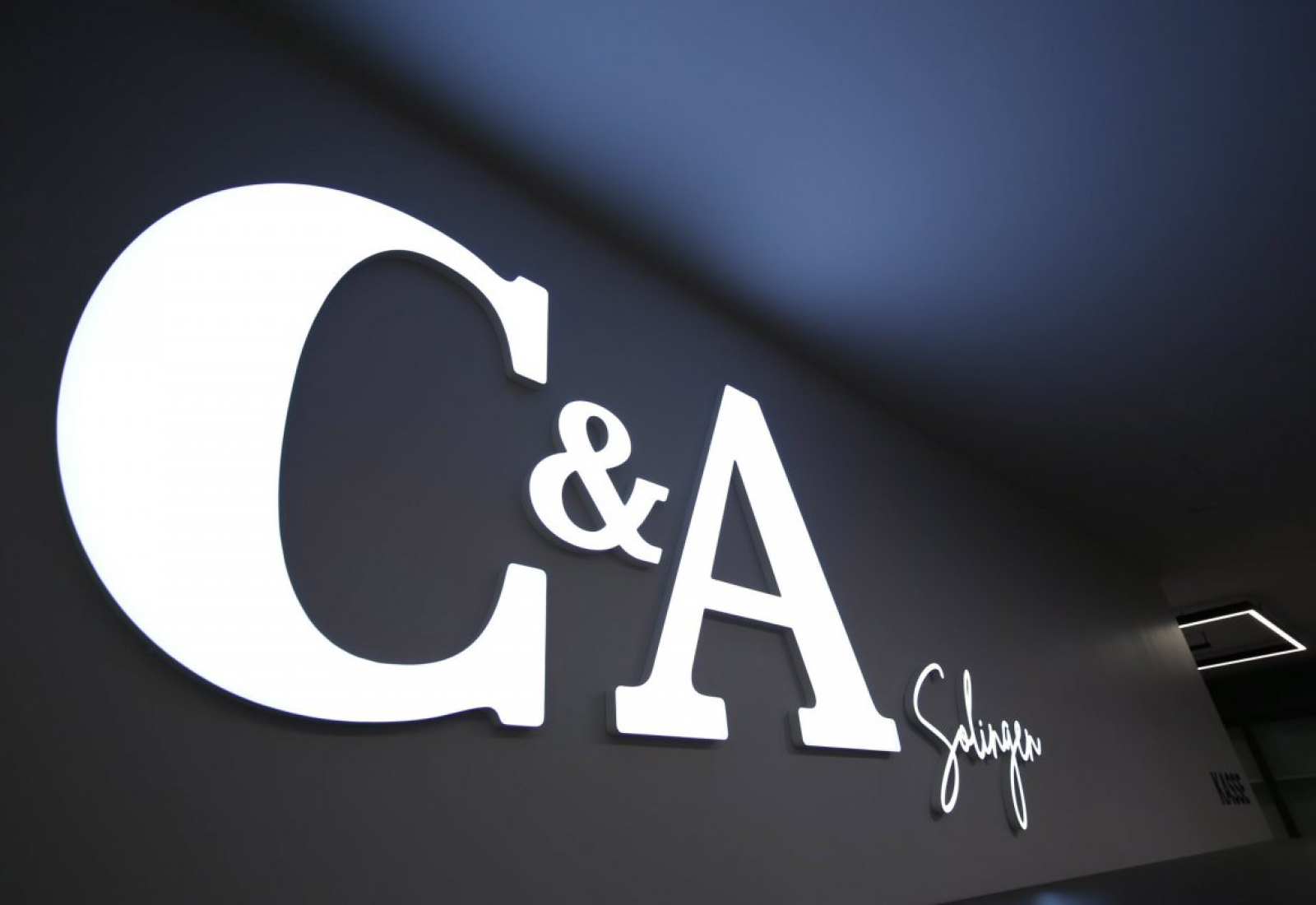 c-und-a-solingen-store-design- C Und A Solingen Store Design