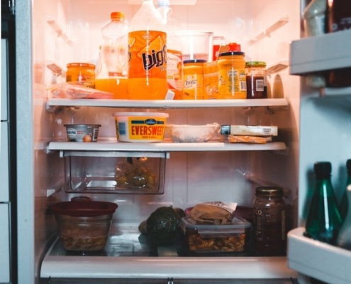 white-refrigerator-with-assorted-items-stockpack-unsplash.jpg frigider, white refrigerator with assorted items