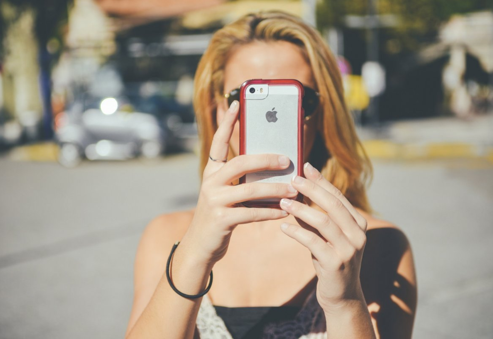 girl-smartphone-iphone-stockpack-pixabay.jpg girl, smartphone, iphone