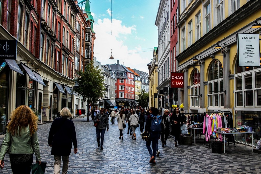 passage-pedestrian-zone-human-stockpack-pixabay.jpg passage, pedestrian zone, human