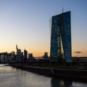 blick-von-der-osthafenbrucke-auf-die-ezb-und-die-frankfurter-skyline-bei-sonnenuntergangview-of-the-ecb-and-the-frankfurt-skyline-from-the-osthafen-bridge-at-sunset-stockpack-unsplash.jpg Blick von der Osthafenbrücke auf die EZB und die frankfurter Skyline bei SonnenuntergangView of the ECB and the Frankfurt skyline from the Osthafen Bridge at sunset