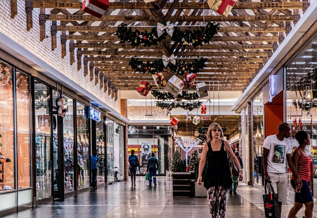 shopping-mall-woman-shopping-stockpack-pixabay.jpg shopping mall, woman, shopping