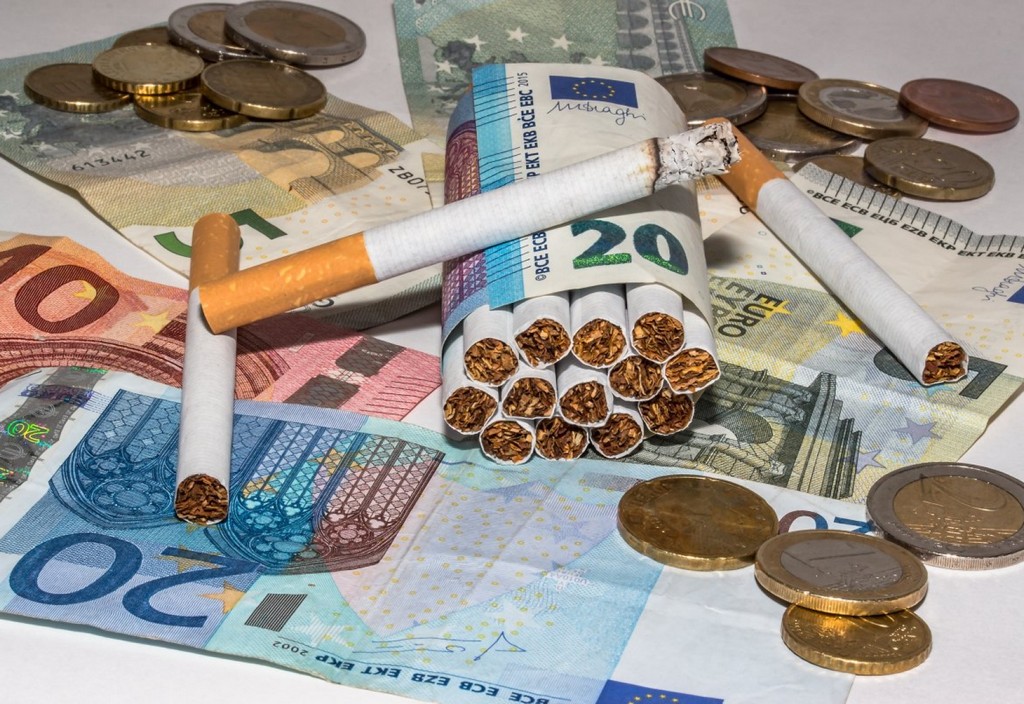 cigarettes, bank note, rolled cigarettes