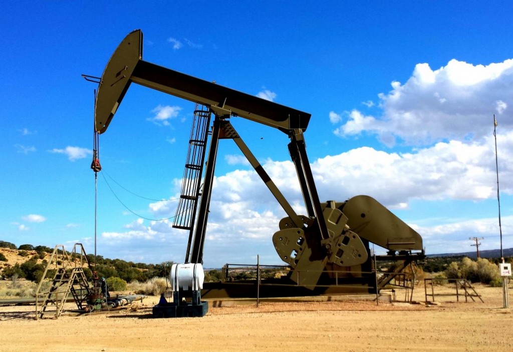 refinery-pump-oil-pump-stockpack-pixabay.jpg refinery, pump, oil pump