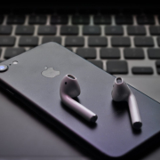 mac-iphone-airpods-stockpack-pixabay.jpg mac, iphone, airpods