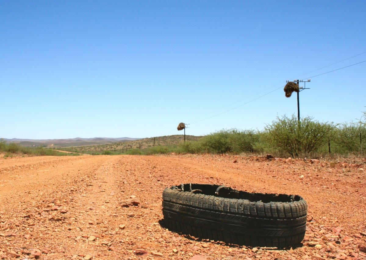 tyre-burst-karoo-stockpack-pixabay.jpg tyre, burst, karoo