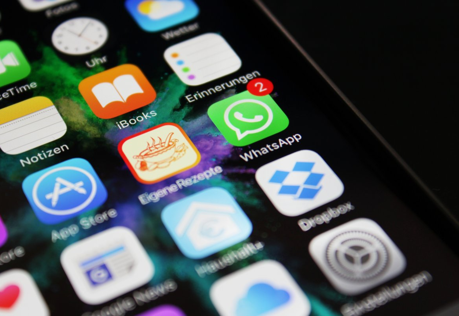 whatsapp-ios-iphone-stockpack-pixabay.jpg whatsapp, ios, iphone