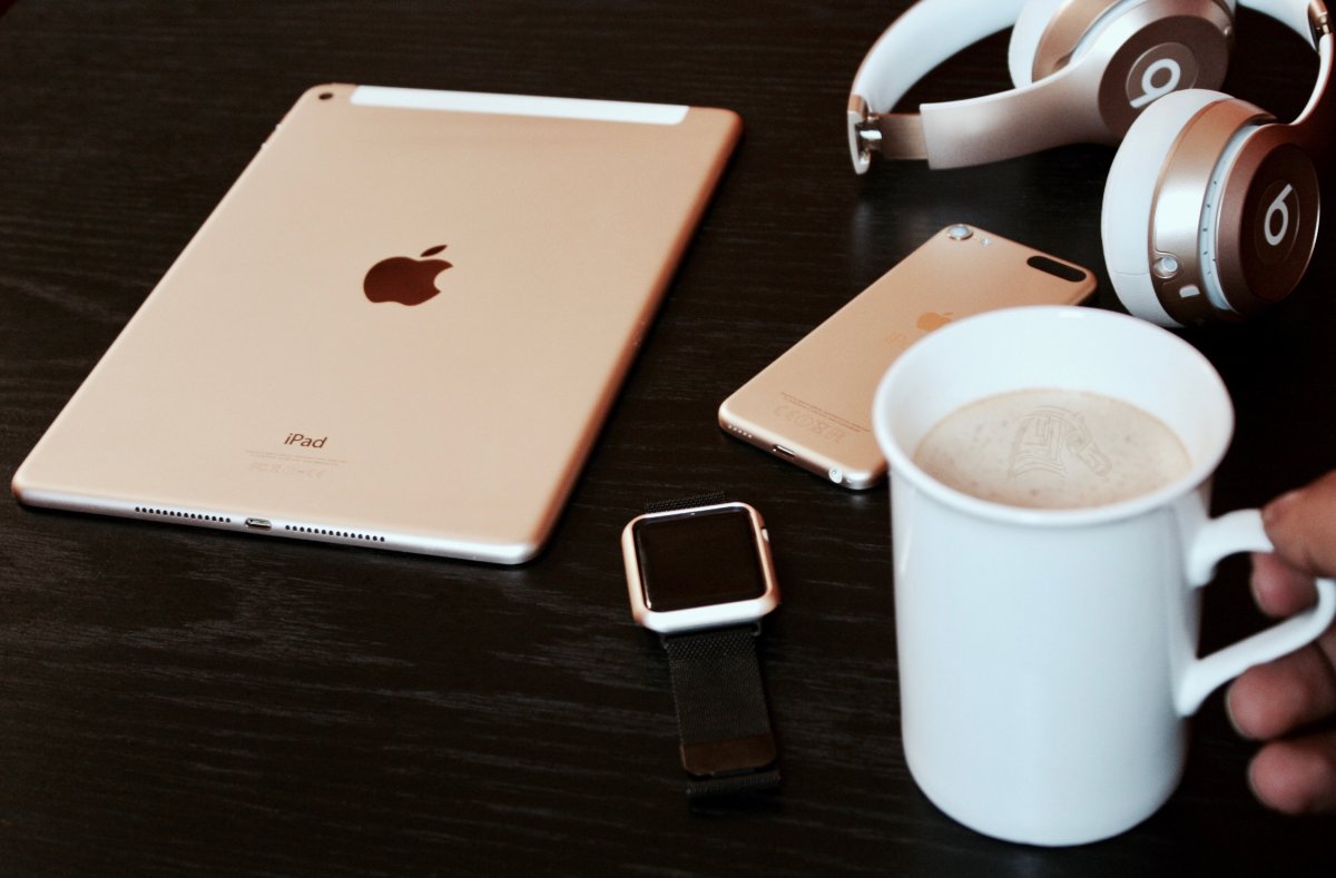 cafe-apple-food-stockpack-pixabay.jpg cafe, apple, food