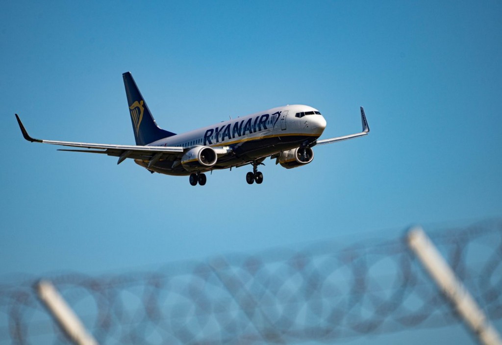 EL. VENIZELOS [ATH] Airport aviation photography.Ryanair Boeing 737-800
