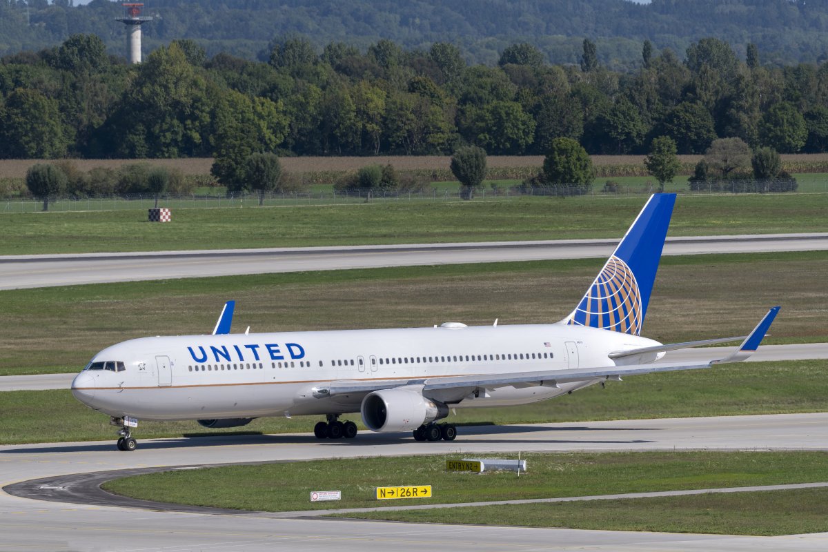 united-airlines-boeing-boeing-767-300-stockpack-pixabay.jpg united airlines, boeing, boeing 767-300