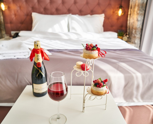 wine-fruit-bed-stockpack-pixabay.jpg wine, fruit, bed