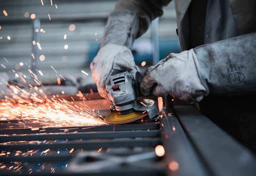 worker-grinder-factory-stockpack-pixabay.jpg worker, grinder, factory