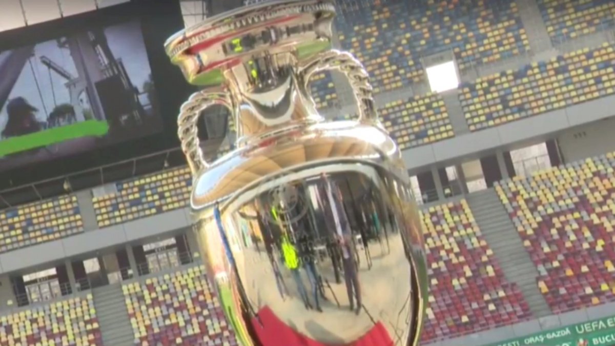 Trofeul-UEFA-euro-2020-Bucuresti-Arena-Nationala (1) Trofeul Uefa Euro 2020 Bucuresti Arena Nationala (1)