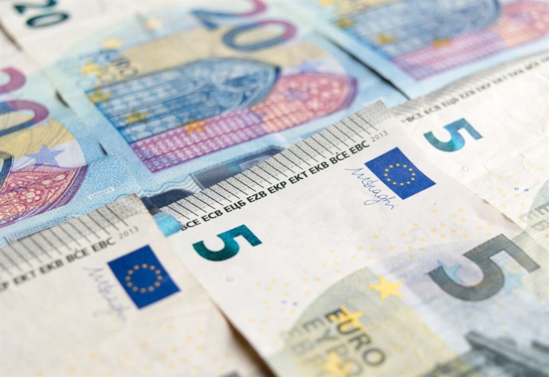20-euro-bill-on-white-textile-stockpack-unsplash.jpg 20 euro bill on white textile