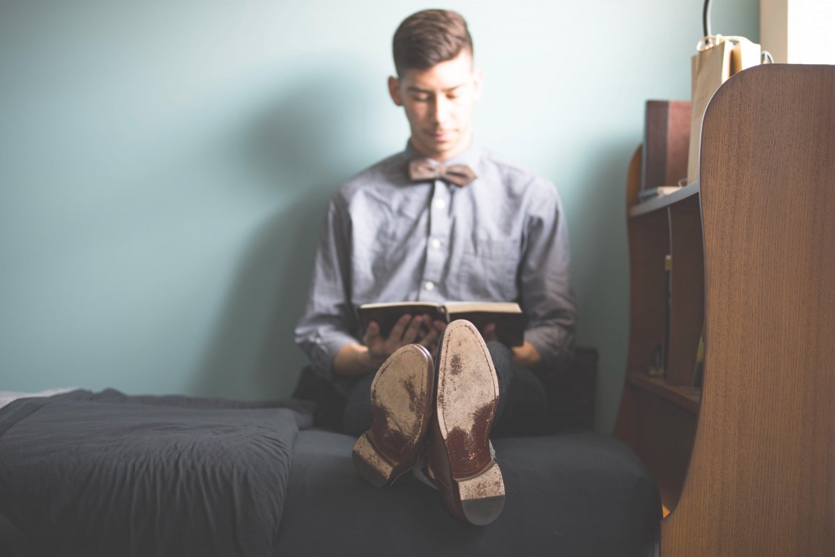 bed-book-man-stockpack-pixabay.jpg bed, book, man