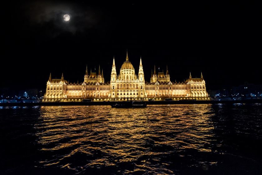 budapest-parliament-hungary-stockpack-pixabay.jpg budapest, parliament, hungary