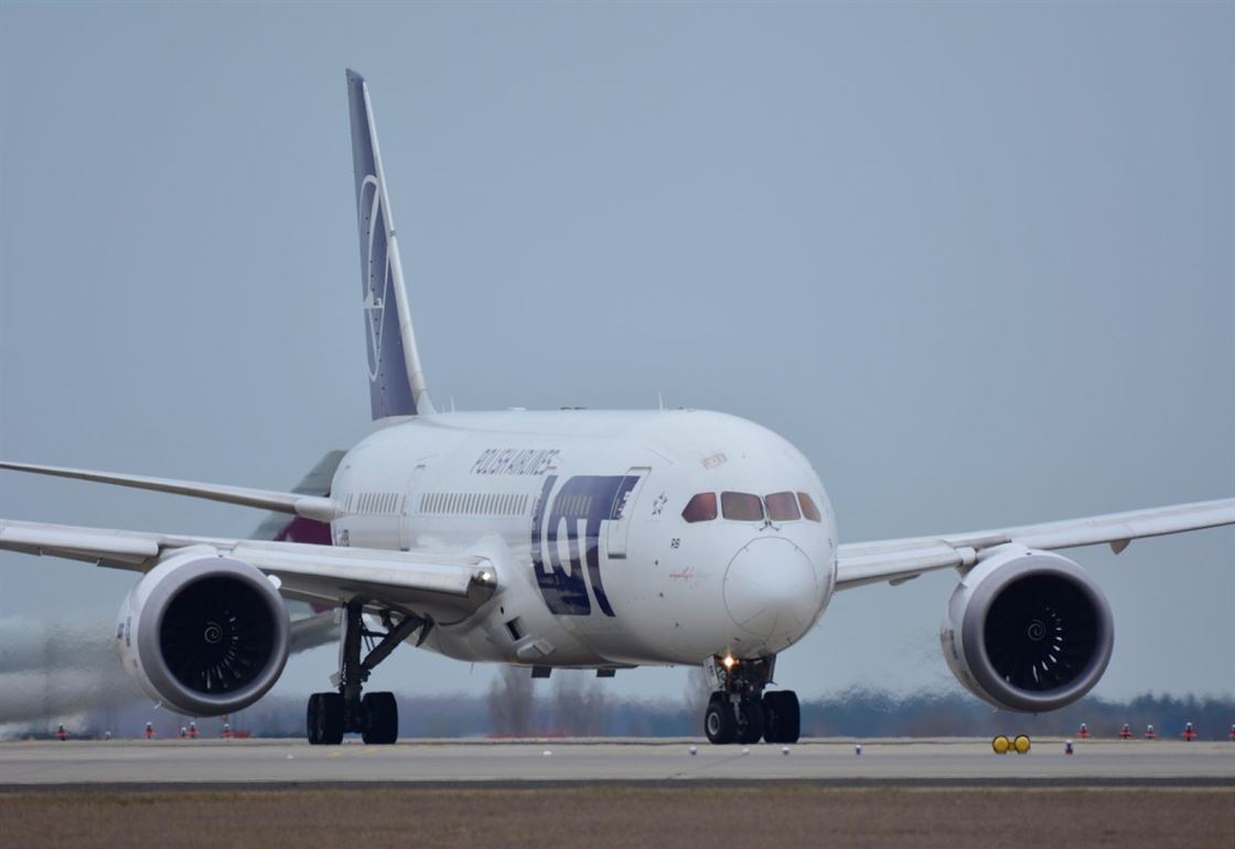 airport-boeing-787-flight-stockpack-pixabay.jpg airport, boeing 787, flight