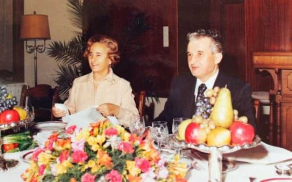 Ceausescu Cuplu La Masa