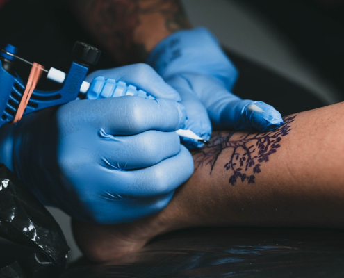 Crop master making tattoo on leg