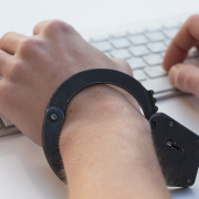 igromania-game-addiction-handcuffs-stockpack-pixabay.jpg igromania, game addiction, handcuffs