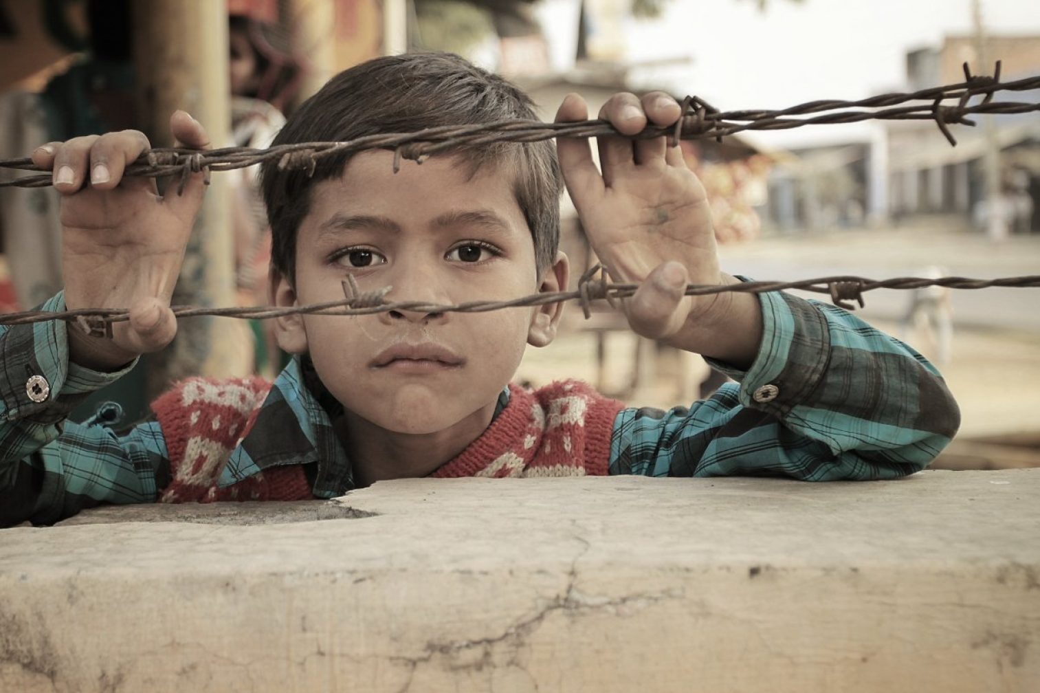 indian, child, barbed wire