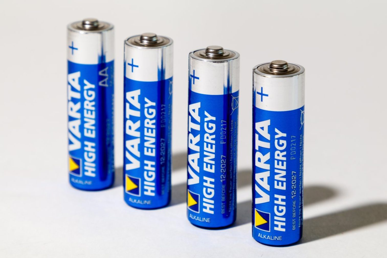battery, alkaline batteries, charge