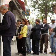 coada-la-banca-si-bancomat Coada La Banca Si Bancomat
