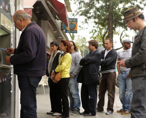 coada-la-banca-si-bancomat Coada La Banca Si Bancomat