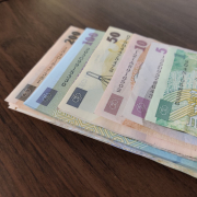 bani cash numerar copyright autor www.AFACERI.news