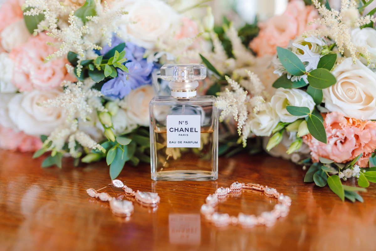 perfume-flowers-jewelry-stockpack-pixabay.jpg perfume, flowers, jewelry