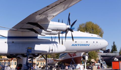 propeller plane, antonov, technology