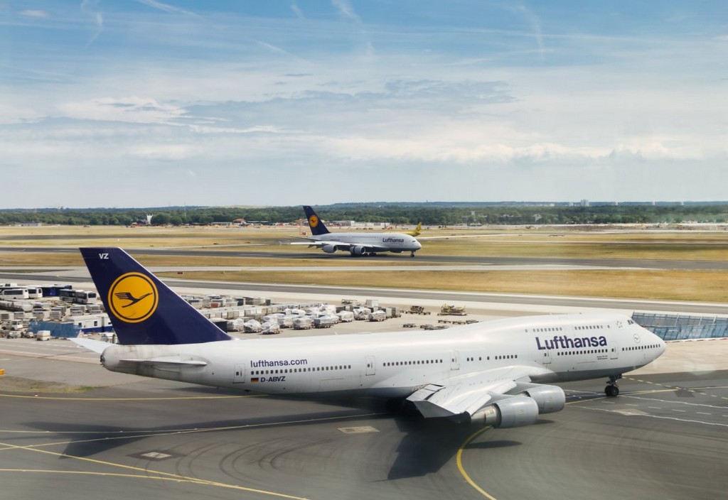 airplane-plane-lufthansa-stockpack-pixabay.jpg airplane, plane, lufthansa