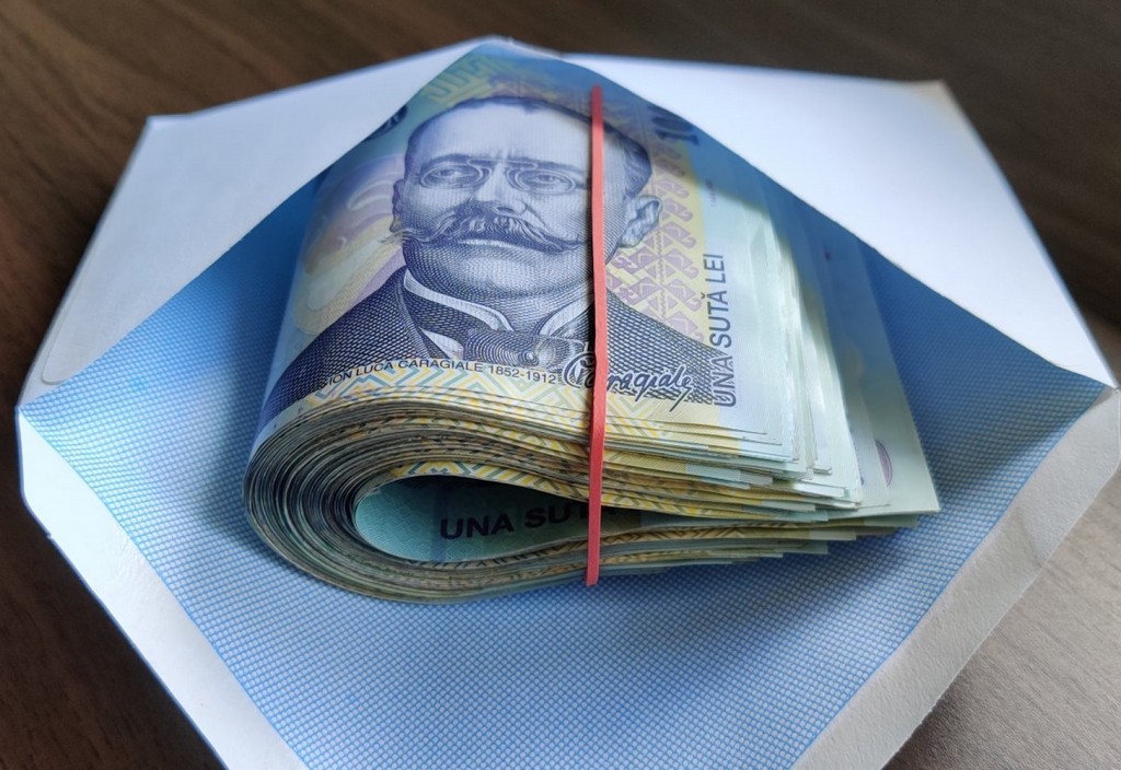 bani negri cash bancnote tuflă plic 100 lei copyright contactați www.AFACERI.news Bani Negri Cash Bancnote Tuflă Plic 100 Lei Copyright Contactați Www.afaceri.news