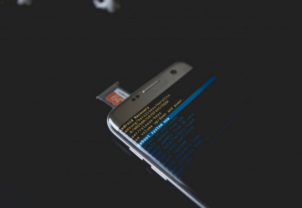 turned-on-gray-samsung-galaxy-android-smartphone-stockpack-pexels.jpg Turned on gray samsung galaxy android smartphone