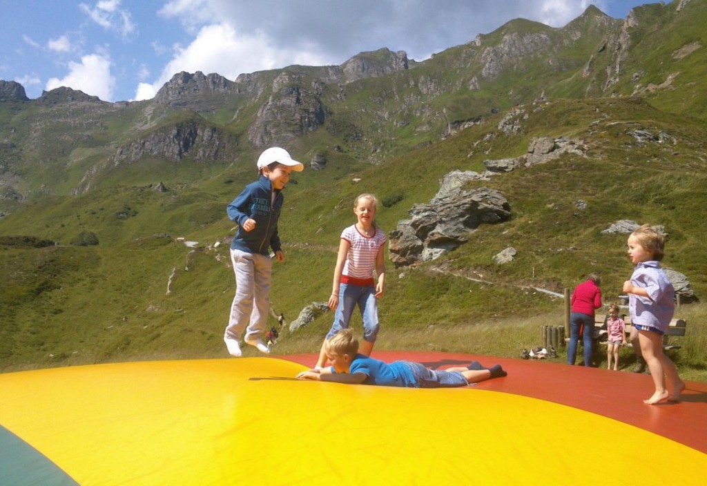 copii munte Austria români In Aer Pe Trambulina La 2050 M