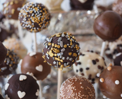 cake-pops-pastries-food-stockpack-pixabay.jpg cake pops, pastries, food