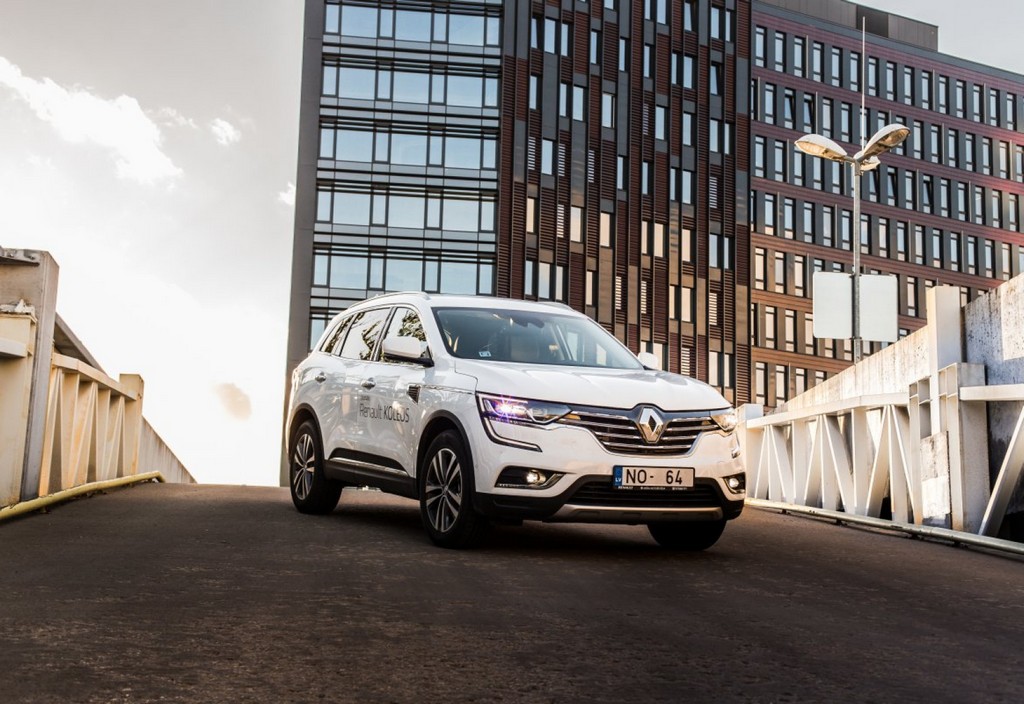 white-renault-megane-5-door-hatchback-stockpack-pexels.jpg White renault megane 5 door hatchback