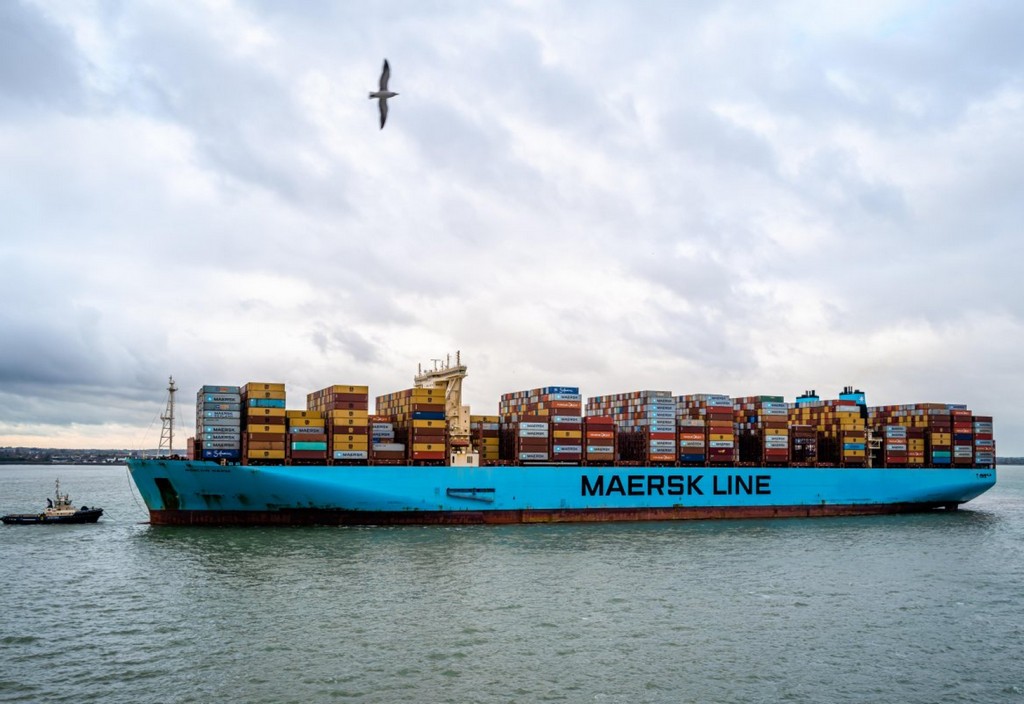 container ship, freighter, maersk