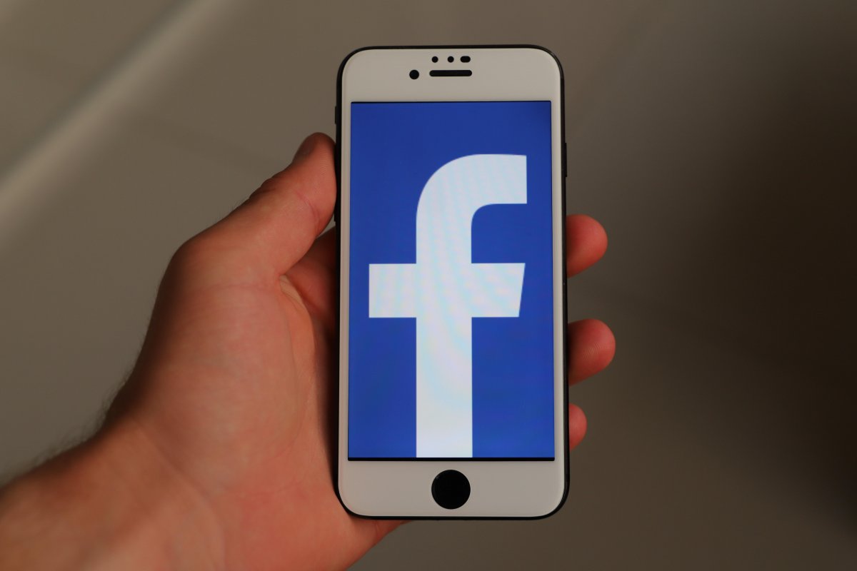 iphone-smartphone-social-media-stockpack-pixabay.jpg iphone, smartphone, social media
