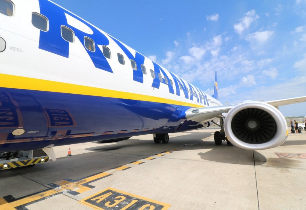 plane-ryanair-airport-stockpack-pixabay.jpg plane, ryanair, airport