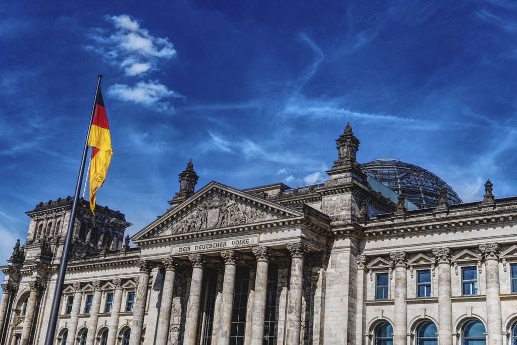red-and-yellow-flag-stockpack-pexels.jpg Red and yellow flag