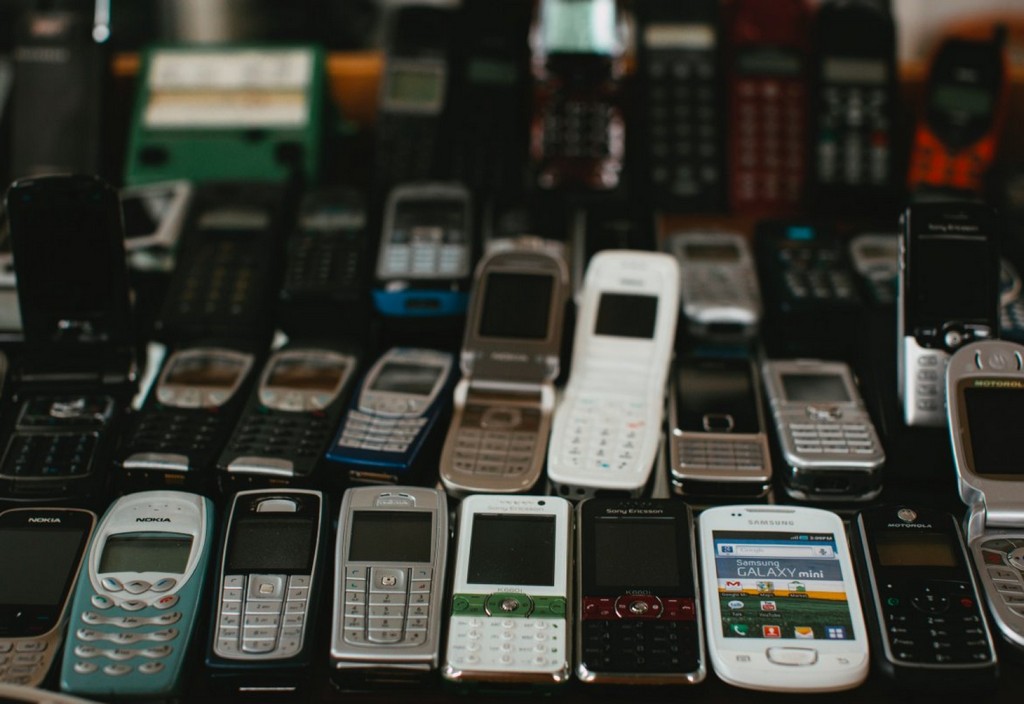 vintage-mobile-telephones-no-smartphonevisit-this-utmost-insane-vintage-museum-in-nuremberg-merks-motor-museum-wwwmerks-motor-museumde-stockpack-unsplash.jpg Vintage mobile telephones no smartphone.Visit this utmost insane vintage museum in Nuremberg: MERKS MOTOR MUSEUM (www.merks-motor-museum.de)