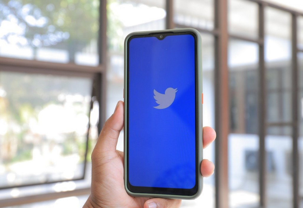 twitter-logo-on-smartphone-screen-stockpack-pexels.jpg Twitter logo on smartphone screen